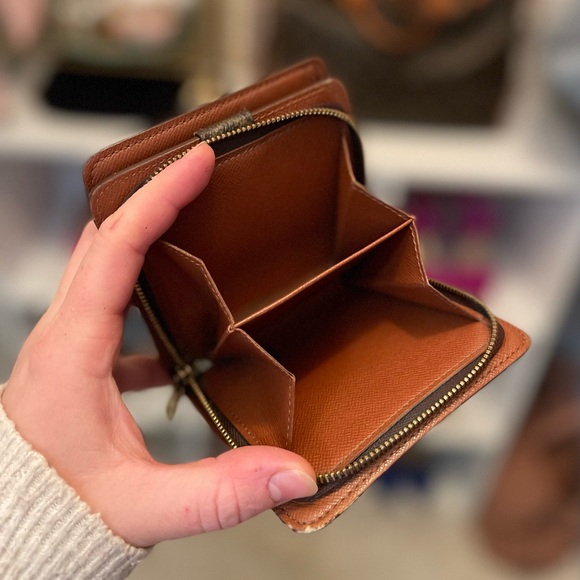 Louis Vuitton Monogram Wallet - Picture 8 of 10